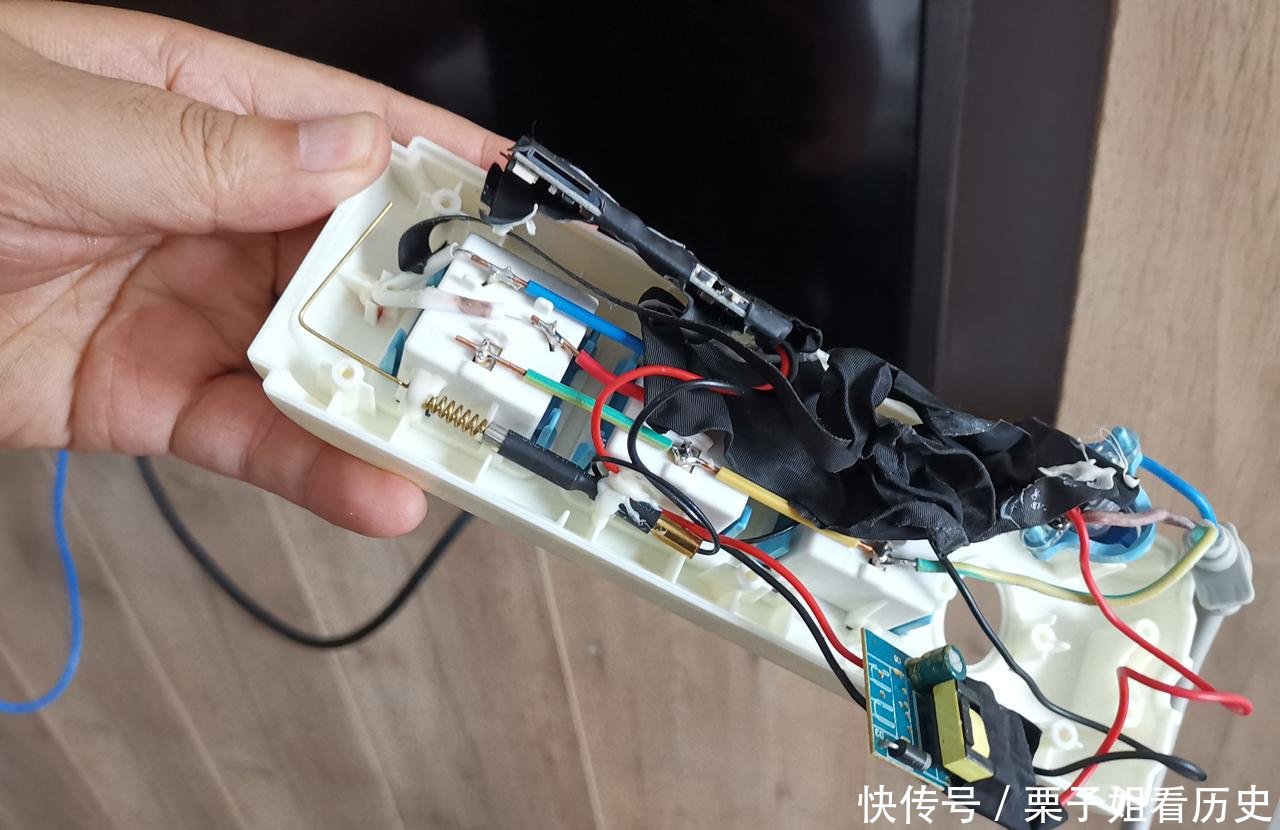 聪明人住酒店都会做两件事，一是进房先不开灯，二是拔电视机插头