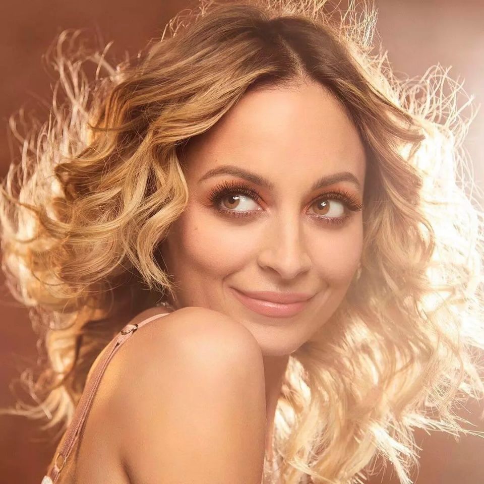 听说这样子护发，就可以跟毛糙发质说拜拜!