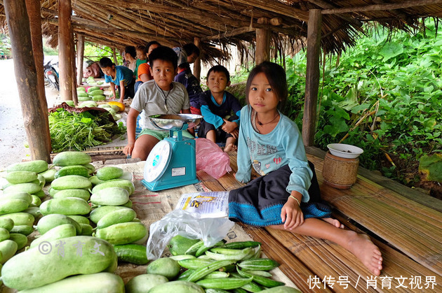 小心翼翼进入金山角，遇到荷枪实弹的军警，听说是中国人，结果变