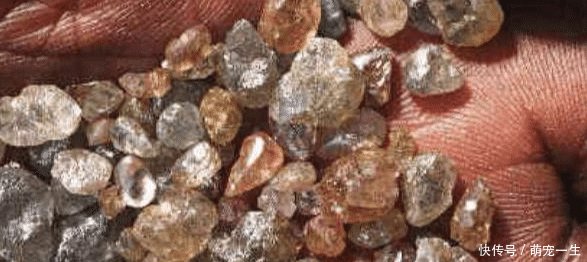 非洲人很郁闷 为何我们的钻石又多又便宜却没人买 游客说出答案