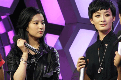 卓伟晒出不雅照, 刘亦菲与“另一半”的关系被捅破, 网友: 太虐了