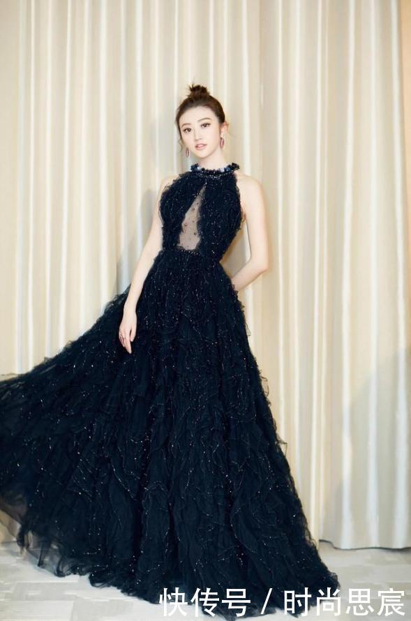 鞠婧祎为博眼球，在胳膊上罩层纱，没想到遇上了景甜！