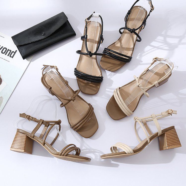 一款高跟凉鞋，让你穿出优雅自信的的气质，搭配美衣，靓丽出街