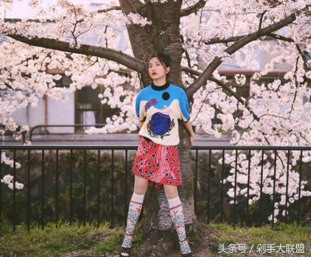 杨幂捧她20部剧怎么都捧不红，最后无奈解约