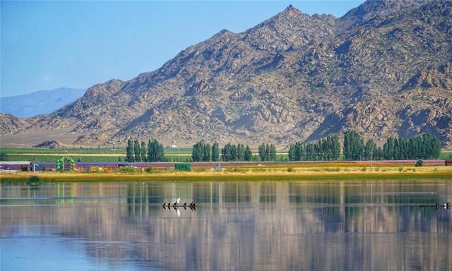 可可苏海:新疆阿尔泰山间的梦幻仙境,如一个蔚蓝色的梦