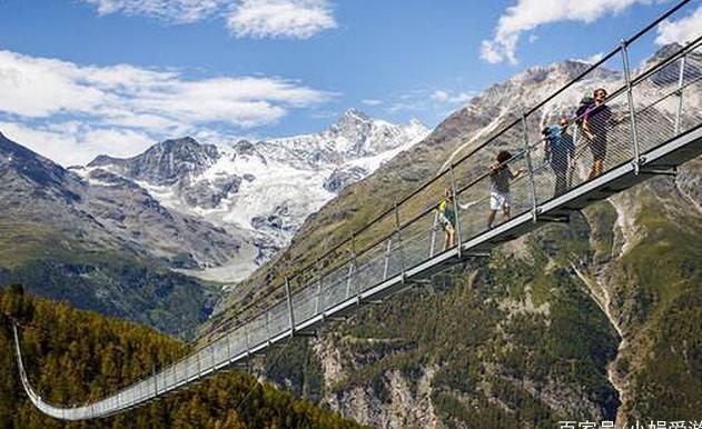 世界上具有挑战性的三座桥，光是看着腿就软了，其中一个就在中国