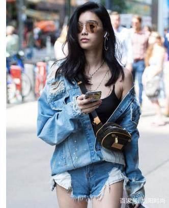 奚梦瑶真会玩！穿“三角形”超短裤出街，网友：腿长了不起啊！