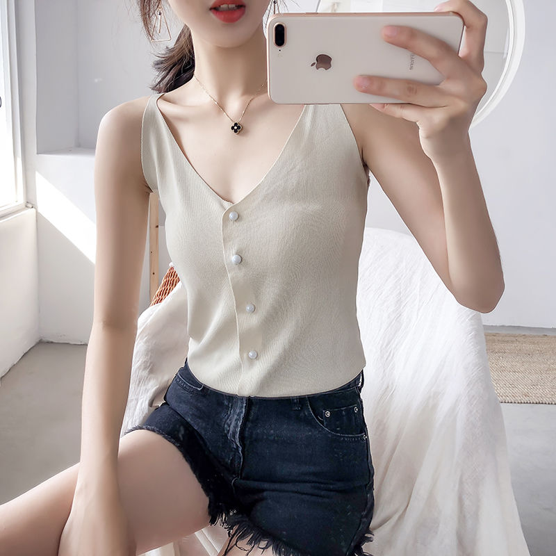 大胸姑娘不用驼背，性感有料是你的优势，穿这种“打底衫”最适合