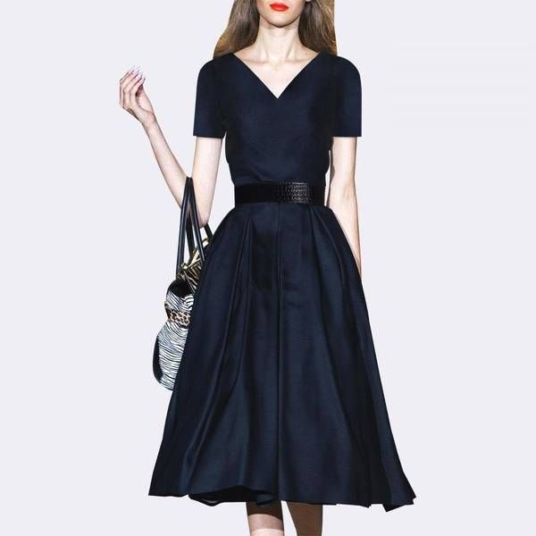 这裙子虽贵了点，但真的很美，媳妇买了2件回来穿，连背影都美爆