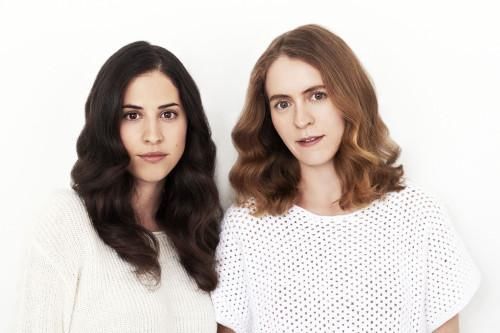 那些靠质感和极简征服时尚圈的水桶包们,辣妈超模都爱得不行!