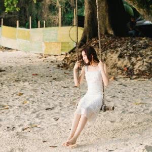 杨幂新剧剧照曝光，全素颜出镜，网友吐槽：真的是又黑又老气