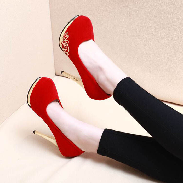 女神必穿的6款洋气高跟鞋，名媛套装+高跟鞋，保准你从头美到脚