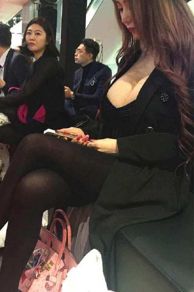 路人街拍, 看到这样的姑娘就会有种窒息的感觉