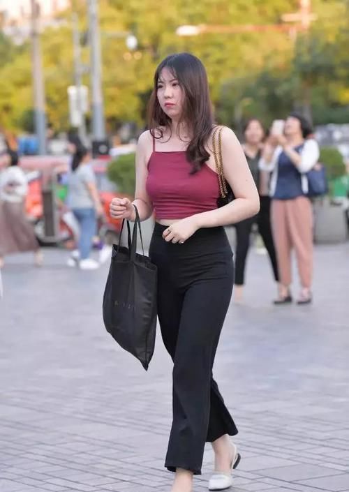 特别|街拍:清纯娴淑的小姐姐,称得上宅男杀手