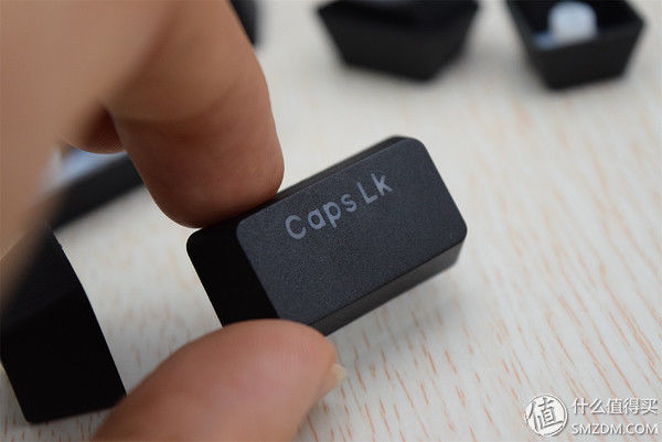 谁说机械键盘就一定吵闹?富勒G900S RGB静音红轴了解一下