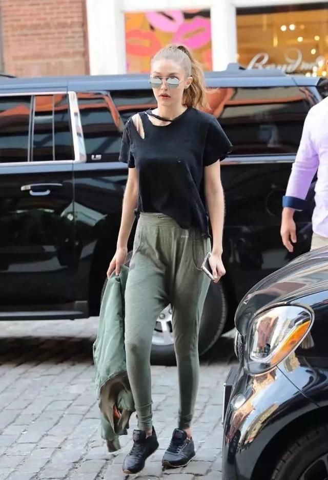 夏天就该扎这样高马尾，不仅能瘦脸更显年轻活力！