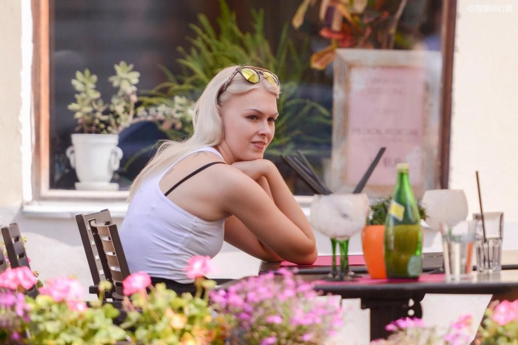 这个小国女多男少，美女颜值高身材好，她们最大烦恼是找不到男友