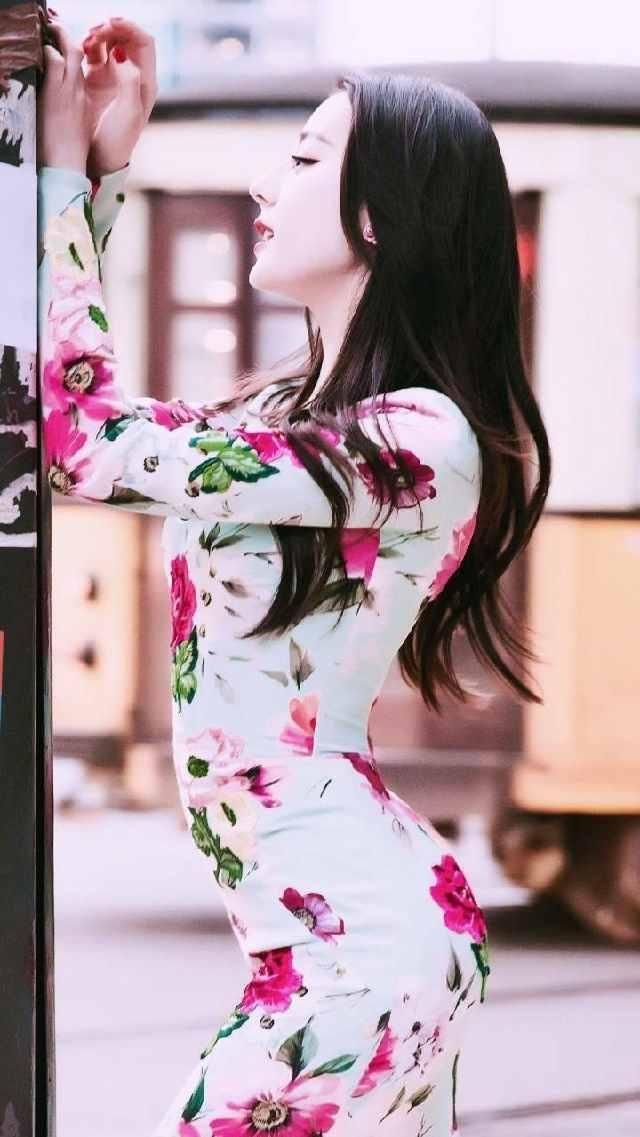 女星穿包臀裙，杨幂清纯，杨颖性感，看完要hold 住哦