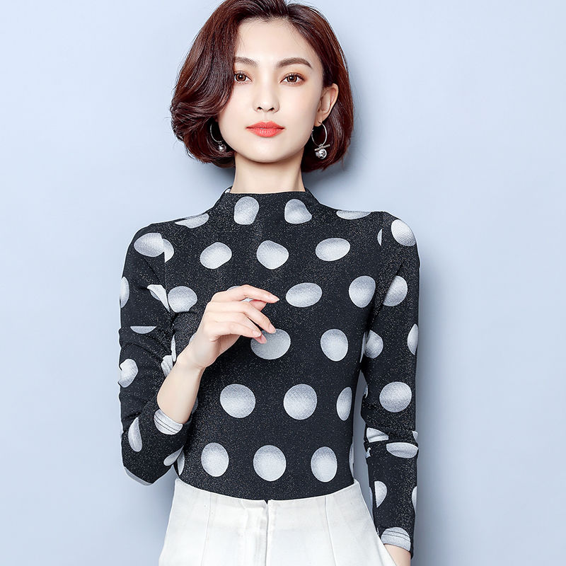 身材丰盈的女人，入秋后多穿这样的打底衫，尽显傲人身材，美炸天