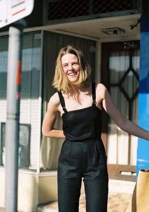 夏天女生穿什么显高显腿长？这些时尚街拍穿搭教会你！