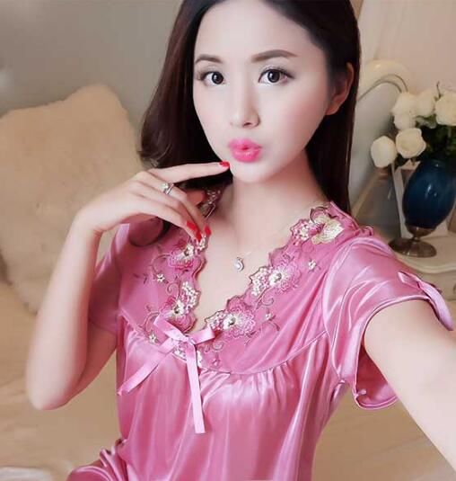 女人别刻意装嫩!新上市的睡衣真心美，7080后穿嫩的像小姑娘