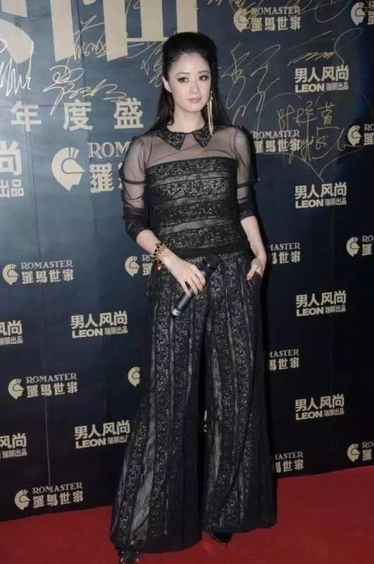 蒋欣的麒麟臂已经不算啥了，发型才是亮点，网友：发型师在整你吧