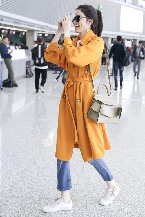 165孙俪和178何穗撞上黄色风衣，身高矮了13cm，气质却一点也没输