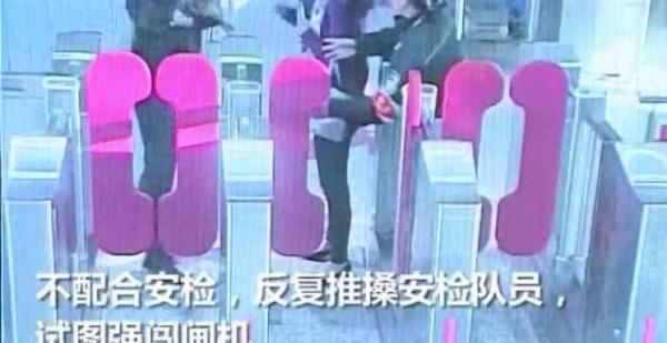 魔都地铁安检有必要这么严吗？看完你就知道了