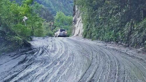 川藏线上的老司机，为何都会向窗外丢一根烟，看完之后令人叹息