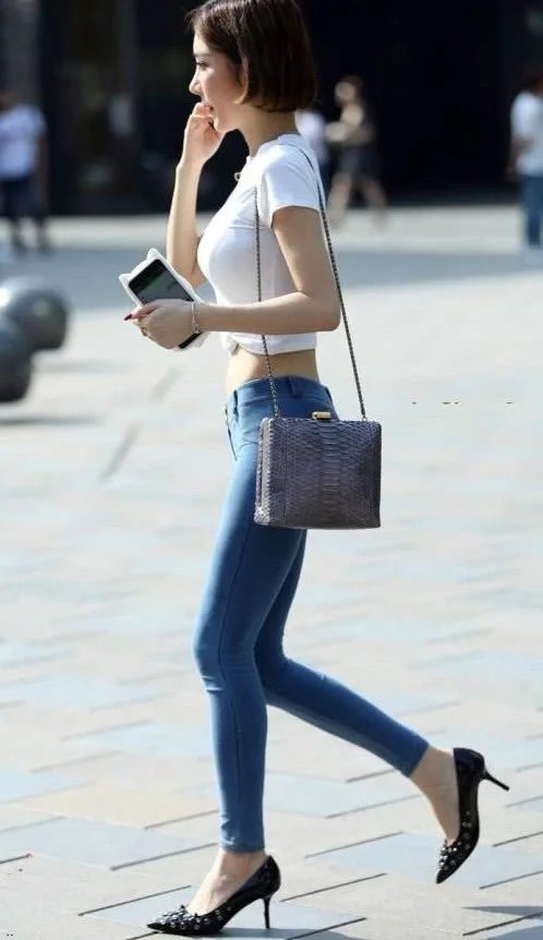 时尚小姐姐身高一米五八，穿出一米八的感觉女人味十足