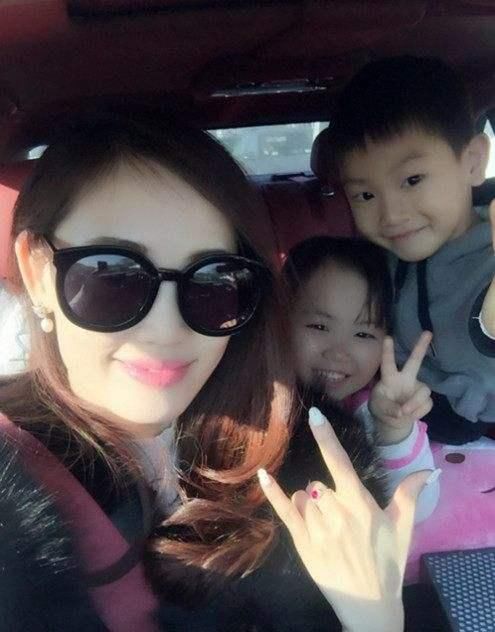 闺蜜曝马蓉在国外情况不容乐观,喊话王宝强:拿钱赎回孩子