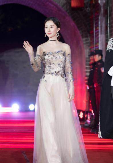 舒畅走红毯像是从古代走出来的小仙女，网友直说：美呆了！