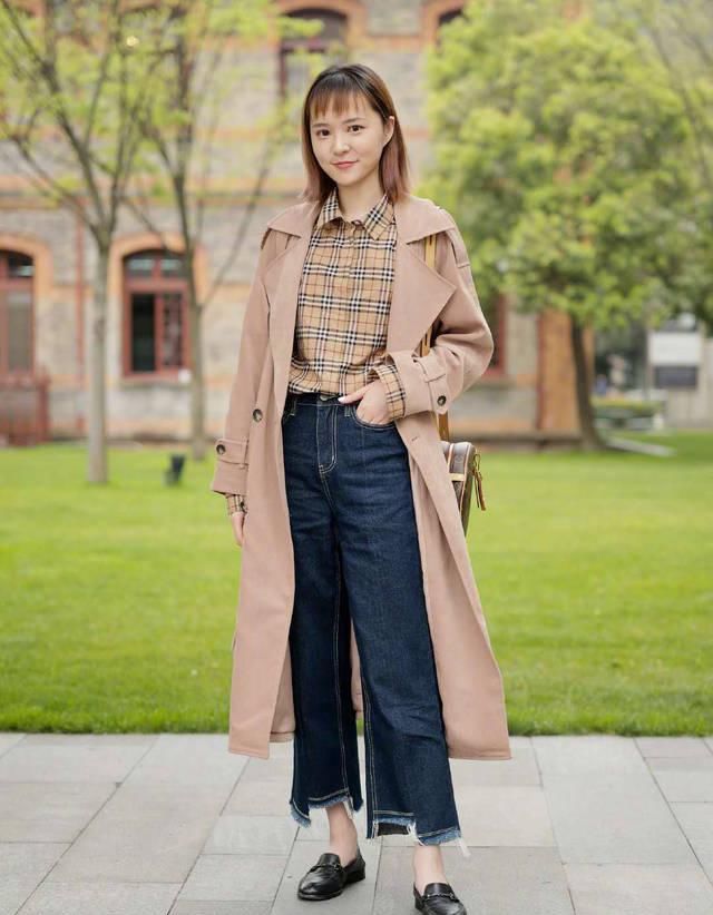  『气质』无美颜的路人街拍：小姐姐各个肤白貌美大长腿！穿搭好有明星气质