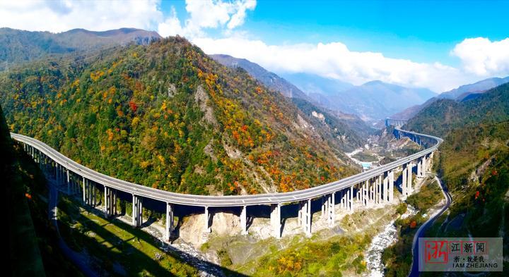 天堑变通途！雅西高速让你体验车在云边行