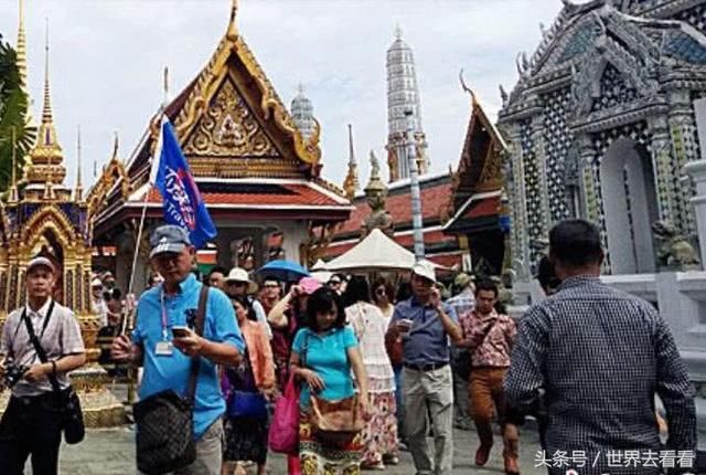 去泰国旅游的中国游客，请注意一下自己的身份，丢脸在国内就好