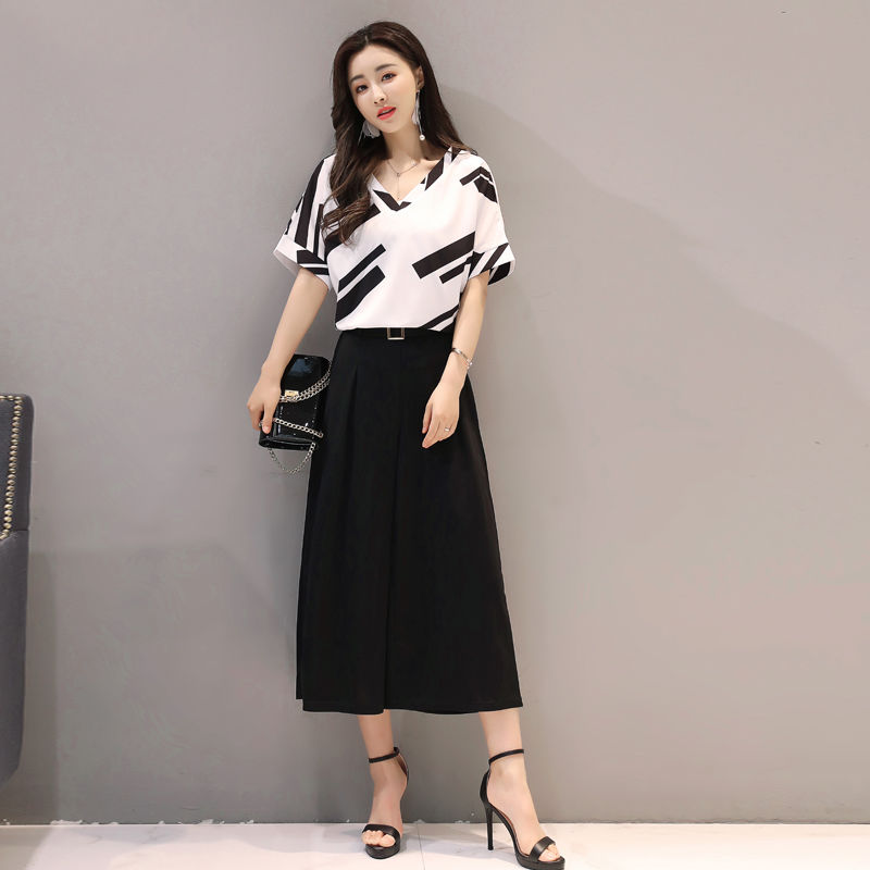 真美啊，老婆穿这气质套装，上身修身显瘦贼迷人，美得不可思议