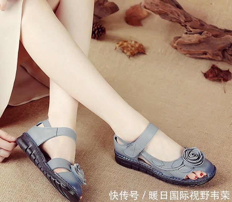  女人■中年女人尽量少穿高跟鞋！这几款妈妈鞋近期很流行，特别柔软舒服