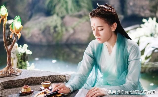  [粉丝]迪丽热巴拍戏受伤，金主爸爸为了她改地点，粉丝得到的照顾更壕