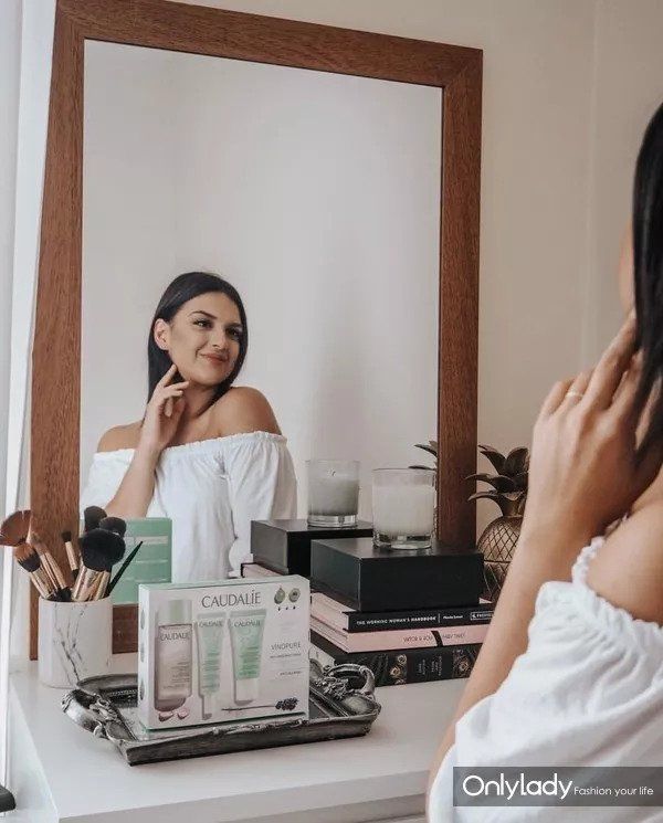 军训心机girl，走出美白误区才能变身行走的“灯泡”!