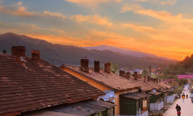 这个东北小镇，名字像日本，建筑风格很异域，游客怀疑自己出国了