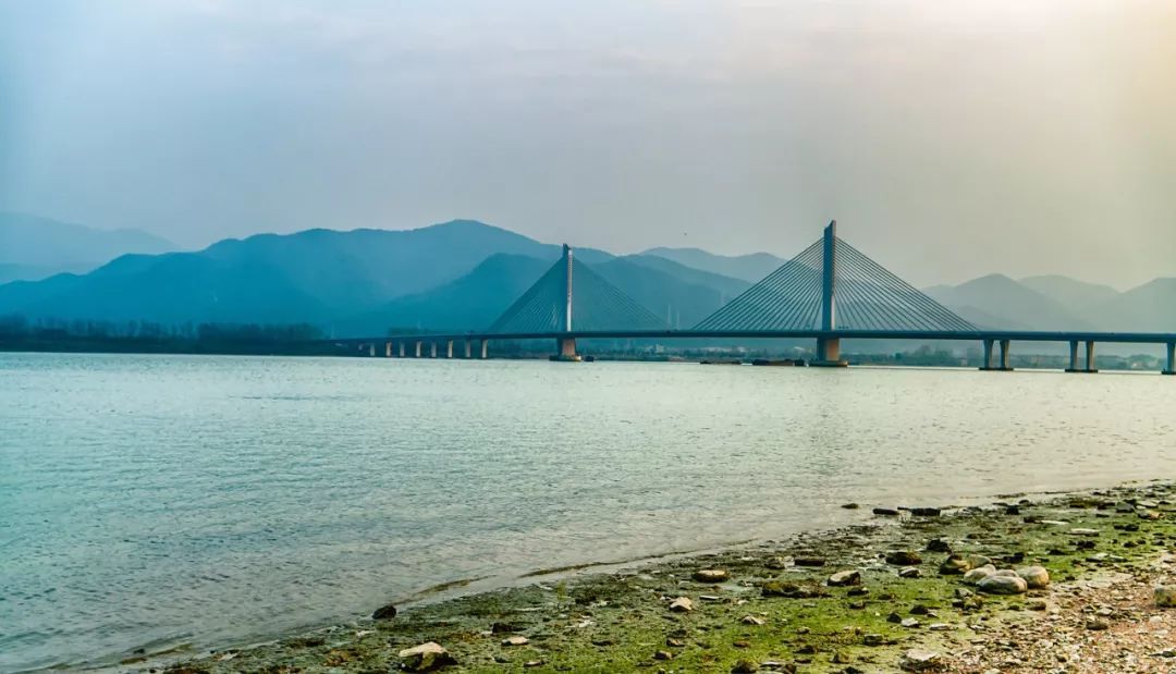 中国最美高铁,90分钟穿过57个国家级风景区,一站一景美哭了