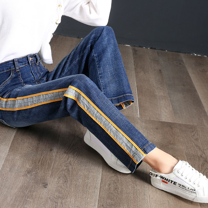 小脚裤过时了，今秋流行“阔腿直筒裤”，搭洋气小衫，美嫩又吸睛