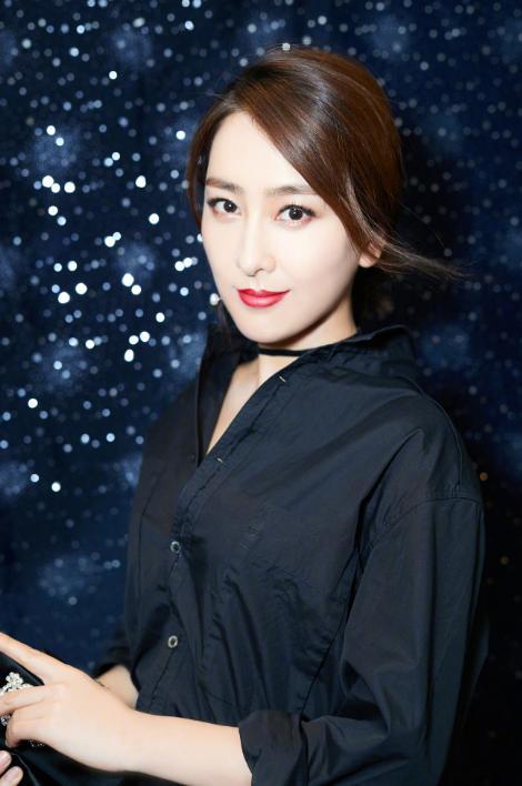 王宝强第二？黄奕前夫再爆贾乃亮被周围人轮着骗，助理吃巨额回扣