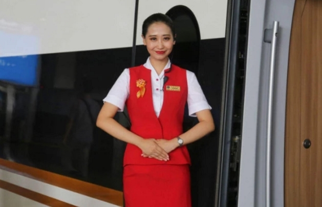 为什么高铁上从没看过乘务员吃饭，她们到底吃什么？万万没想到