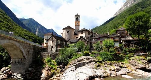 这个国家对中国免签，花销也不用担心，驴友：不错的国家