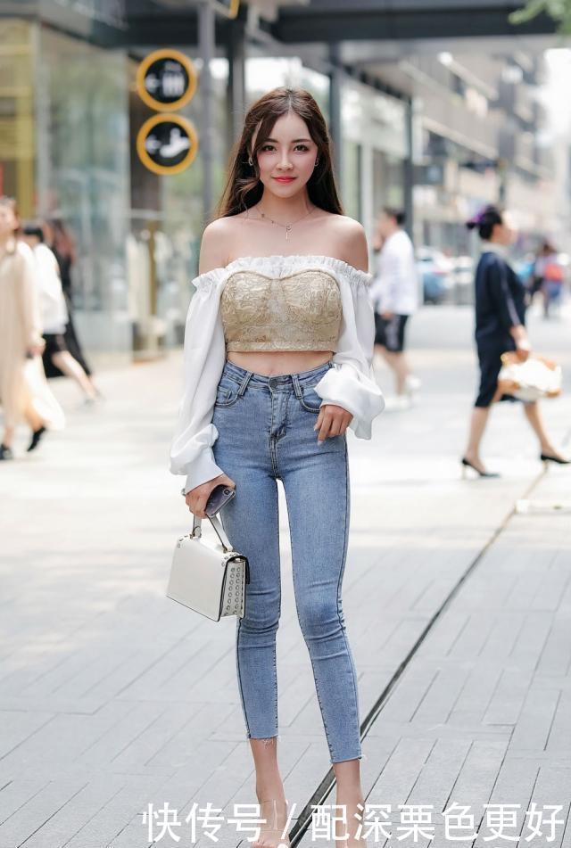 美女■让人百看不厌！，白色蕾丝露肩衫搭配低腰牛仔裤