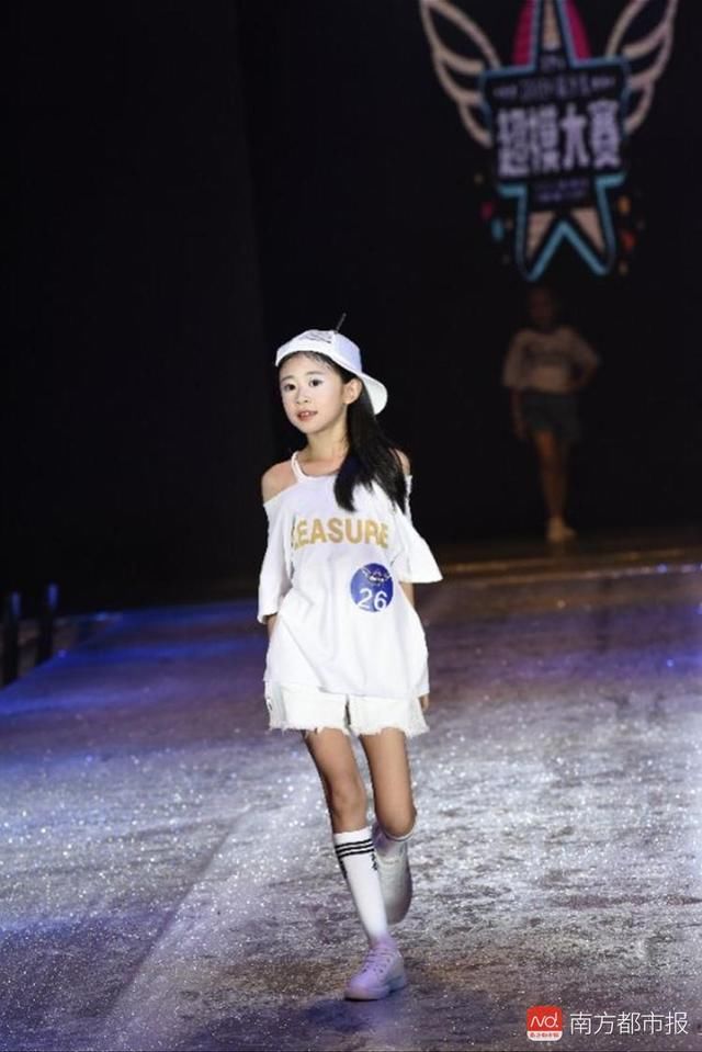 一波小鲜肉美照袭来，东莞40余名小超模广东时装周登台！