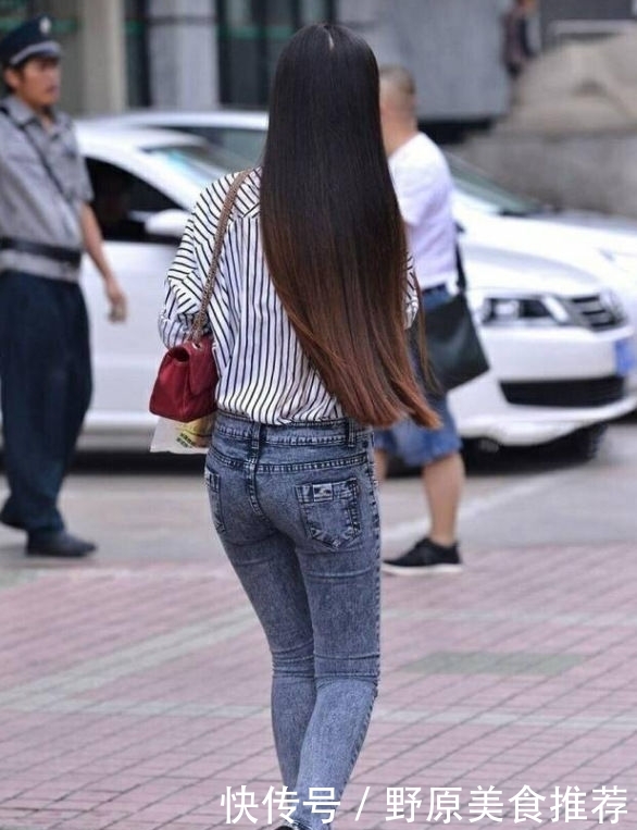 美女:洒脱帅气的牛仔裤美女,轻松穿出优雅感