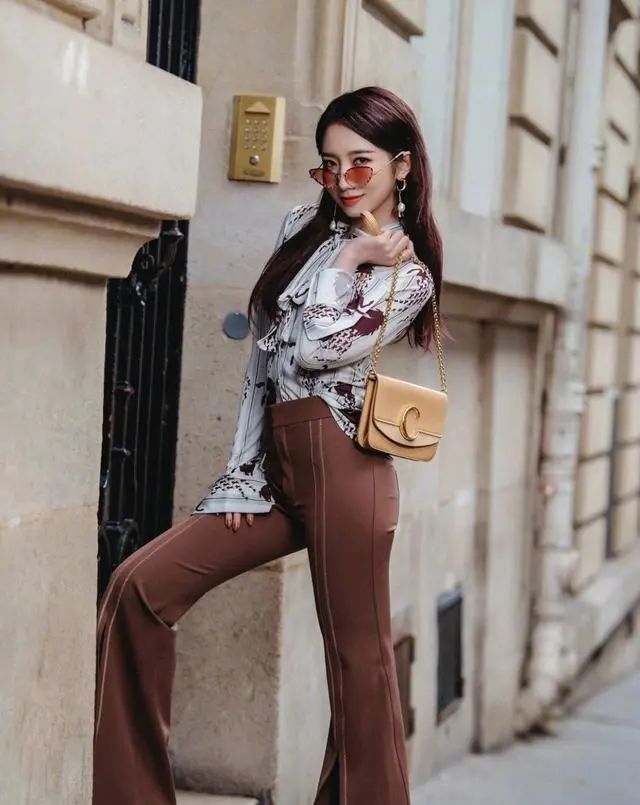  气质@早春流行一种穿法,叫“衬衫+阔腿裤”,气质又显瘦,明星都爱穿