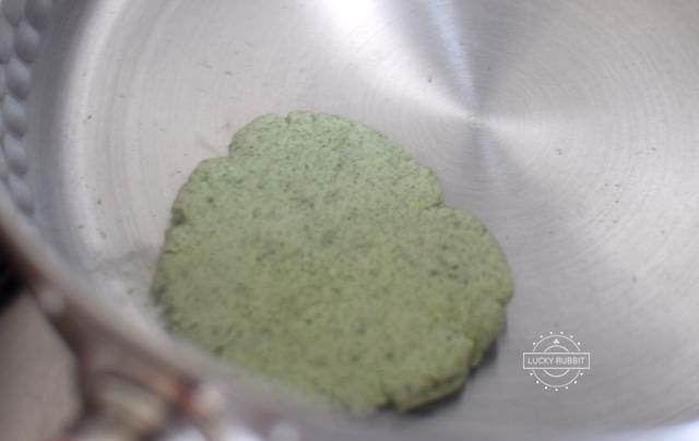  [咸蛋黄肉松]这种做法做的青团，甜糯不粘牙，隔夜都不硬，孩子都能吃三个
